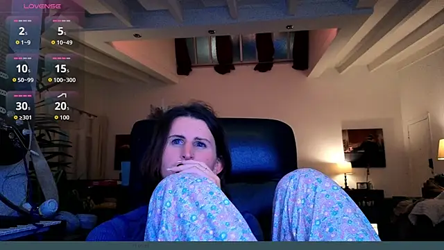Snapshot of noellenoir chatting on June 9, 4:35 am noellenoir online show from June 9, 4:35 am