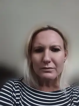 Snapshot of Isabelle_Cora chatting on June 20, 2:20 pm Isabelle Cora online show from June 20, 2:20 pm