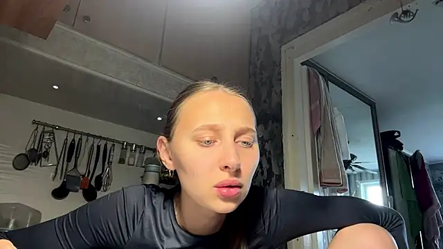 AlidaReff online show from June 2, 3:25 pm