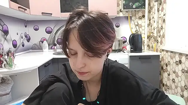 Snapshot of Saranade chatting on June 17, 5:03 pm Saranade online show from June 17, 5:03 pm