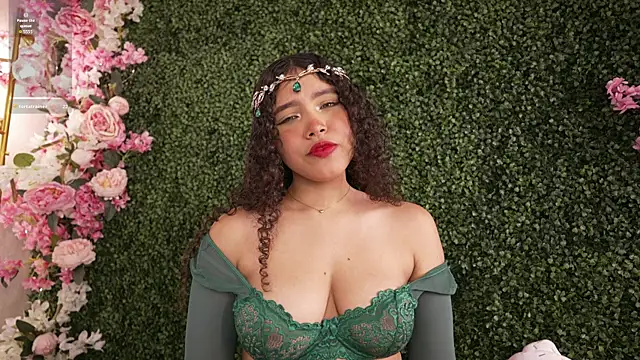 Snapshot of Eloise_Sweety chatting on June 3, 12:19 pm Eloise Sweety online show from June 3, 12:19 pm