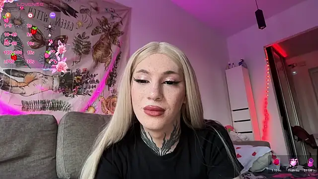 Snapshot of Chloecherry chatting on July 19, 6:22 pm Chloecherry online show from July 19, 6:22 pm