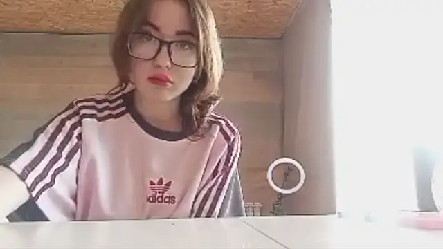 OliviaMoment online show from June 25, 10:42 am