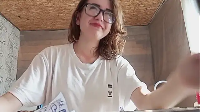 OliviaMoment online show from July 5, 8:21 am