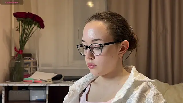 KiraKiss7 online show from June 4, 7:20 pm