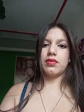 Snapshot of sweet_chloe04 chatting on June 22, 7:55 pm sweet chloe04 online show from June 22, 7:55 pm
