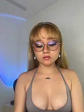 Snapshot of Penny_7 chatting on July 6, 3:03 am Penny 7 online show from July 6, 3:03 am