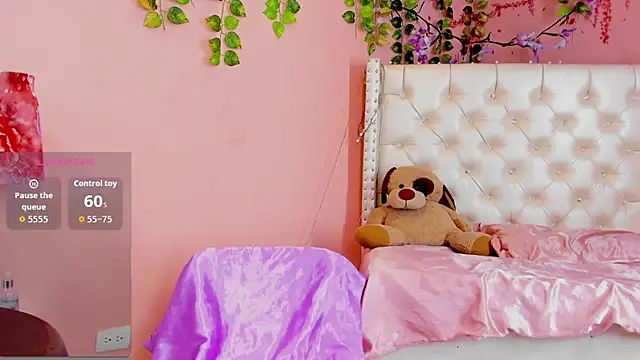 valentinee xo online show from June 11, 4:43 am