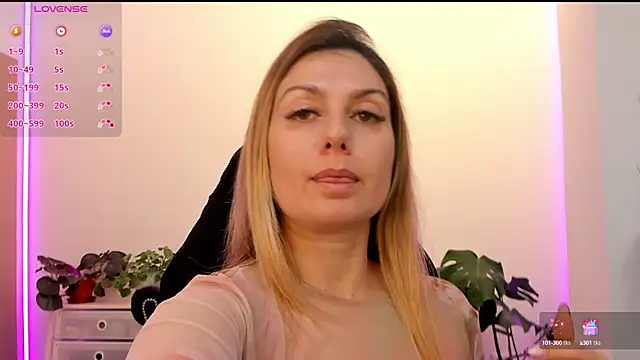 LindaWhite  online show from December 12, 3:48 pm