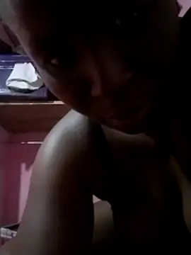 Snapshot of African_Queen20 chatting on June 5, 4:45 pm African Queen20 online show from June 5, 4:45 pm