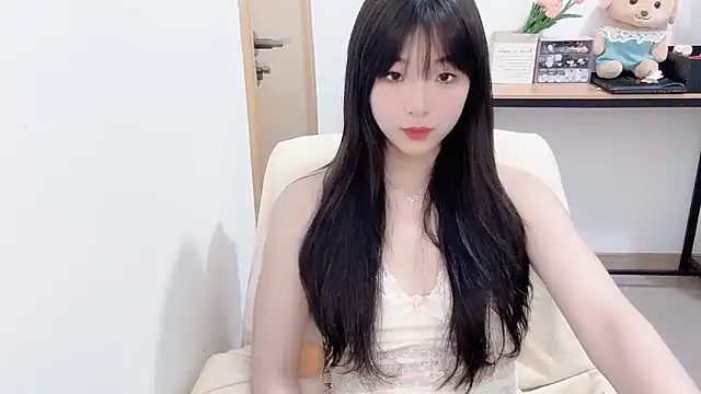 Snapshot of Louise-3 chatting on July 2, 1:50 pm Louise-3 online show from July 2, 1:50 pm