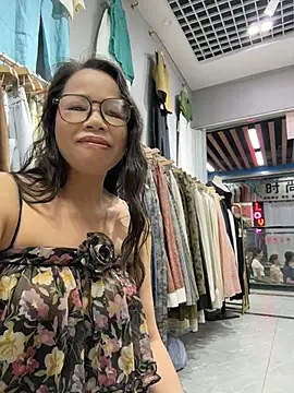 Snapshot of honghong_mother chatting on July 18, 1:15 pm honghong mother online show from July 18, 1:15 pm