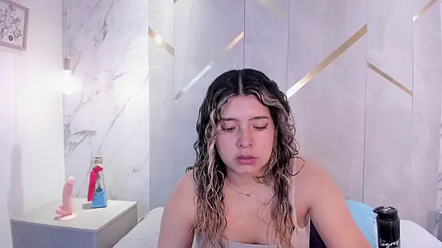 Snapshot of ChloeBelle_ chatting on June 2, 1:02 pm ChloeBelle online show from June 2, 1:02 pm