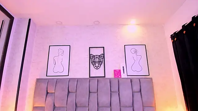 Snapshot of Celine_Carter chatting on July 3, 12:00 pm Celine Carter online show from July 3, 12:00 pm