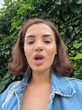chloenyx online show from June 3, 2:33 pm