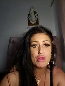 Snapshot of Angeldevlin81 chatting on June 7, 11:19 pm Angeldevlin81 online show from June 7, 11:19 pm