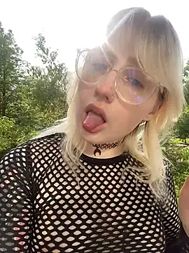 xp blondie online show from June 14, 1:24 pm