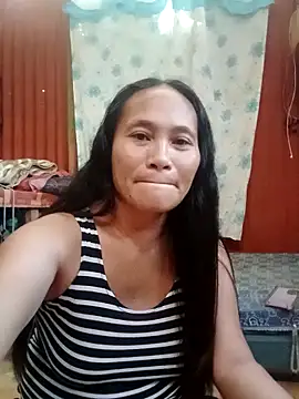 Snapshot of Queenslay chatting on June 4, 12:05 am Queenslay online show from June 4, 12:05 am