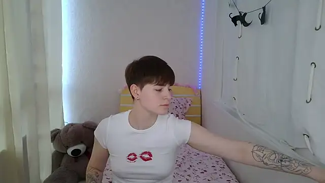 Snapshot of EmyHills chatting on June 12, 2:38 pm EmyHills online show from June 12, 2:38 pm