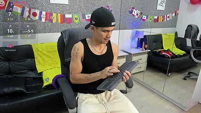 Snapshot of Jared_Cole chatting on July 6, 11:29 am Jared Cole online show from July 6, 11:29 am