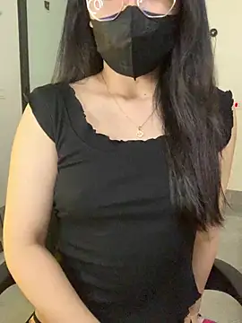 Linnacute22 online show from July 13, 6:00 pm