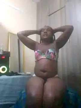 Snapshot of Creamymom4 chatting on July 13, 7:27 pm Creamymom4 online show from July 13, 7:27 pm