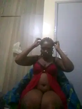 Snapshot of Creamymom4 chatting on July 24, 5:44 pm Creamymom4 online show from July 24, 5:44 pm