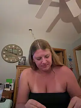 Snapshot of allyanalangell chatting on July 25, 3:48 am allyanalangell online show from July 25, 3:48 am