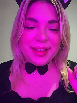 cutestsnoww online show from June 3, 12:41 pm