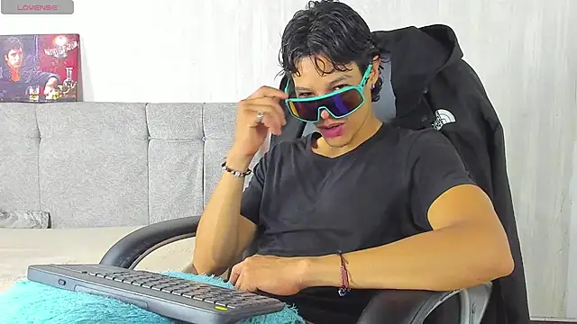 tommyhot7 online show from June 15, 11:07 pm