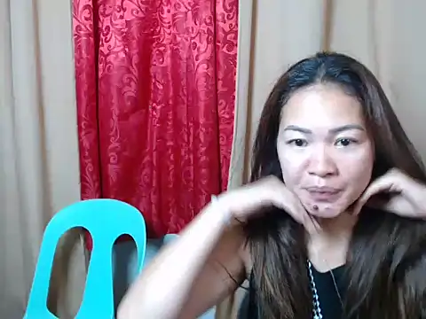 Snapshot of urpretty_hotmama chatting on June 20, 2:03 am urpretty hotmama online show from June 20, 2:03 am