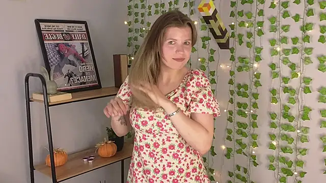 Mary Moore  online show from June 6, 8:19 am
