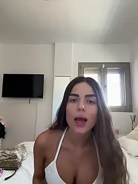 Snapshot of miaabelluccii chatting on July 17, 1:40 pm miaabelluccii online show from July 17, 1:40 pm