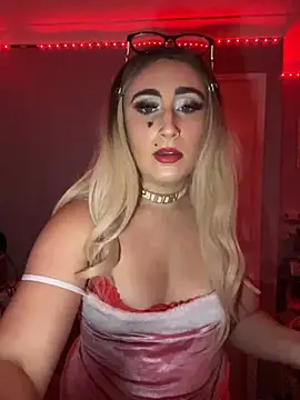 Snapshot of PrettyBarbiexx chatting on June 3, 7:08 pm PrettyBarbiexx online show from June 3, 7:08 pm