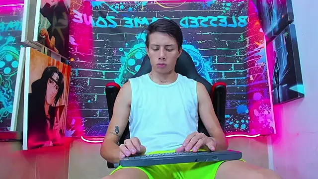 Snapshot of Maxx_hot26 chatting on June 15, 8:55 pm Maxx hot26 online show from June 15, 8:55 pm