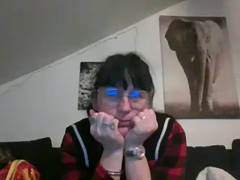 Snapshot of sexujuly88 chatting on February 23, 9:05 pm sexujuly88 online show from February 23, 9:05 pm