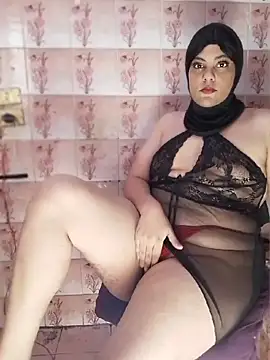 Snapshot of LenaQPeach chatting on June 21, 9:12 am LenaQPeach online show from June 21, 9:12 am