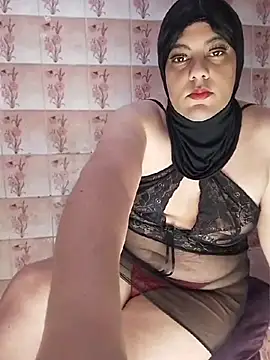 Snapshot of LenaQPeach chatting on June 23, 10:02 am LenaQPeach online show from June 23, 10:02 am