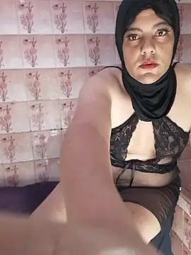 Snapshot of LenaQPeach chatting on June 24, 10:25 am LenaQPeach online show from June 24, 10:25 am