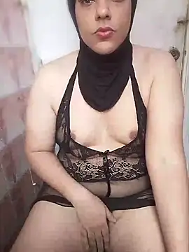 Snapshot of LenaQPeach chatting on August 7, 1:24 pm LenaQPeach online show from August 7, 1:24 pm