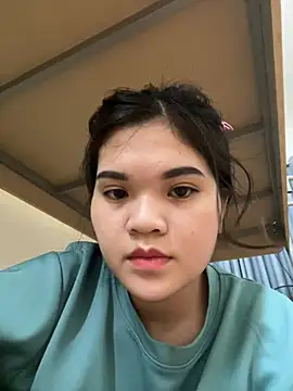 Snapshot of -Queen429- chatting on June 2, 2:41 pm -Queen429- online show from June 2, 2:41 pm