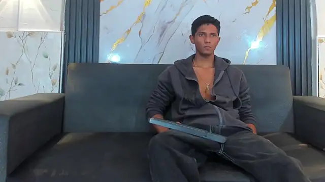 Snapshot of Yoel_Blessed chatting on June 17, 8:54 pm Yoel Blessed online show from June 17, 8:54 pm