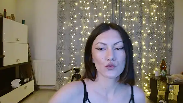 Snapshot of LoraBelle12 chatting on June 9, 8:42 pm LoraBelle12 online show from June 9, 8:42 pm