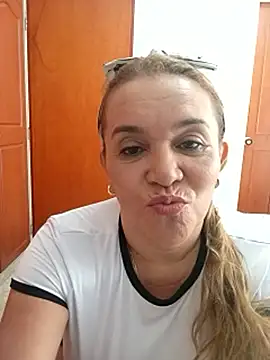 Snapshot of Sara_hilton02 chatting on June 14, 2:30 pm Sara hilton02 online show from June 14, 2:30 pm