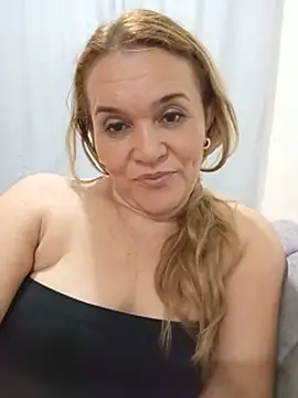 Snapshot of Sara_hilton02 chatting on June 26, 1:21 am Sara hilton02 online show from June 26, 1:21 am