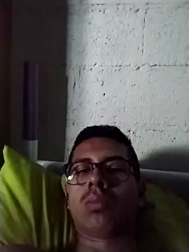omarr77723 online show from June 1, 8:32 pm