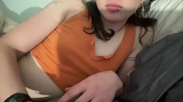 l0r3l4i  online show from June 5, 3:46 am