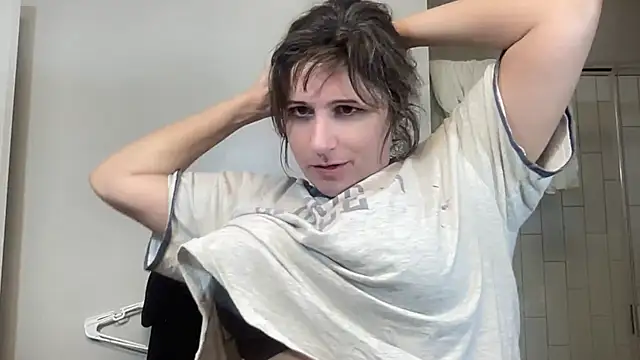 maddiliz online show from November 17, 2:06 am