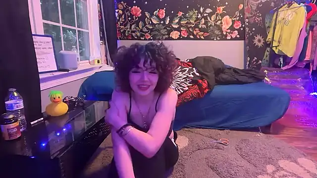 Snapshot of petitewhitebaee chatting on June 12, 12:42 am petitewhitebaee online show from June 12, 12:42 am