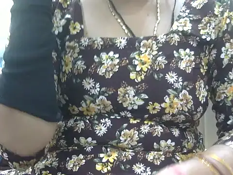 Snapshot of hey_darling_ chatting on July 13, 7:00 am hey darling online show from July 13, 7:00 am